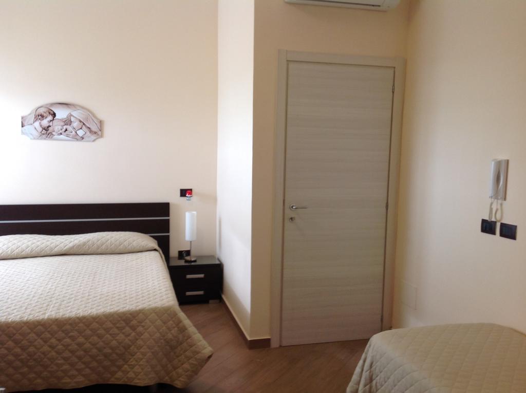Costa Del Sol Bed and Breakfast Porto Empedocle Kamer foto